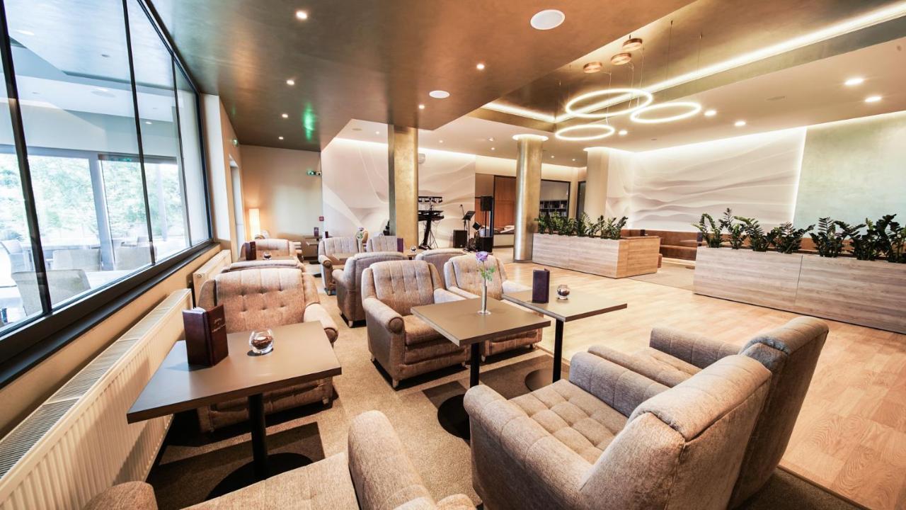 Maj Hotel Medical Wellness Piest'any Exterior foto