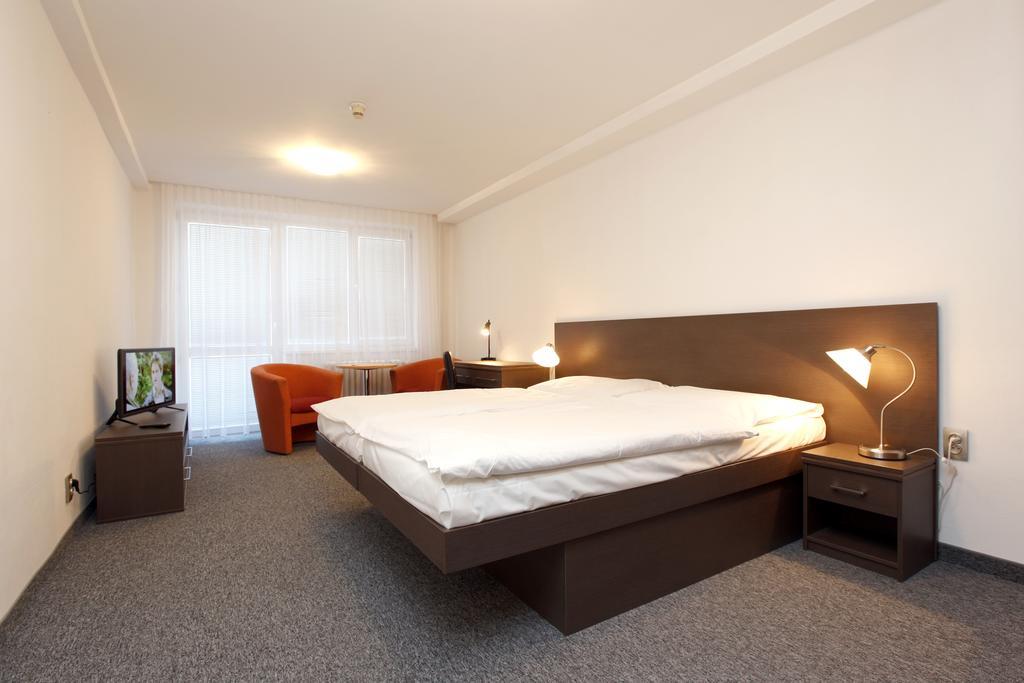 Maj Hotel Medical Wellness Piest'any Zimmer foto