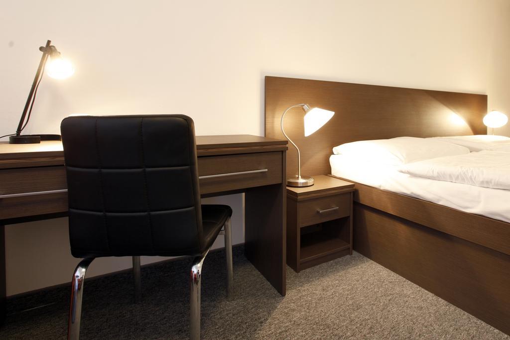 Maj Hotel Medical Wellness Piest'any Zimmer foto