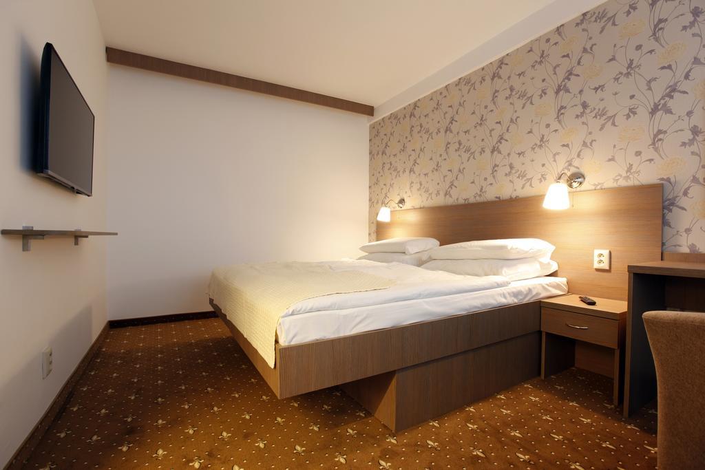 Maj Hotel Medical Wellness Piest'any Exterior foto